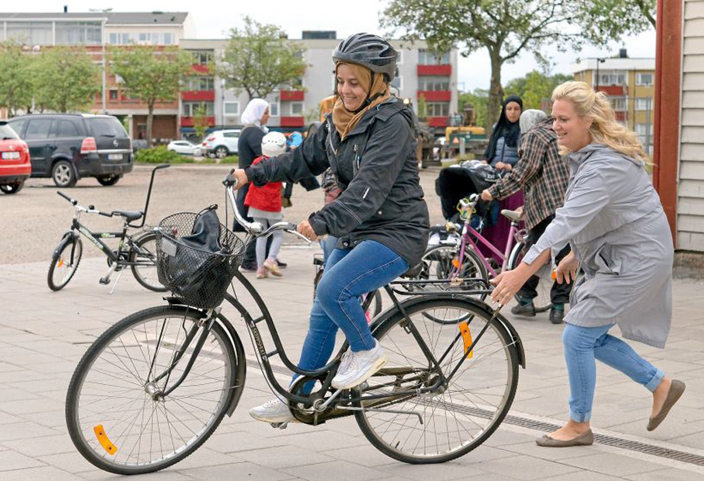 Lycka över att lära sig cykla.